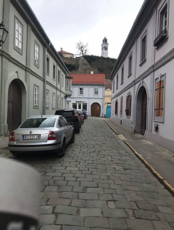 31-jednoiposoban-stan-Novi Sad-Petrovaradin-Gradic-zgrada